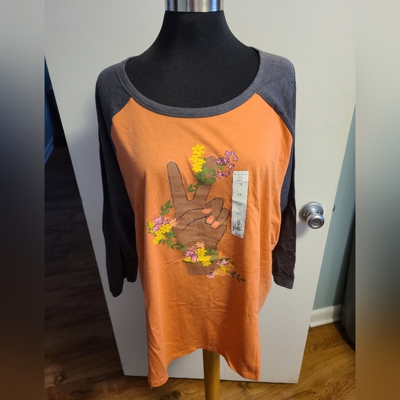 Sonoma Tops - Sonoma Baseball 3/4 Sleeve Tee Peace Sign - Floral